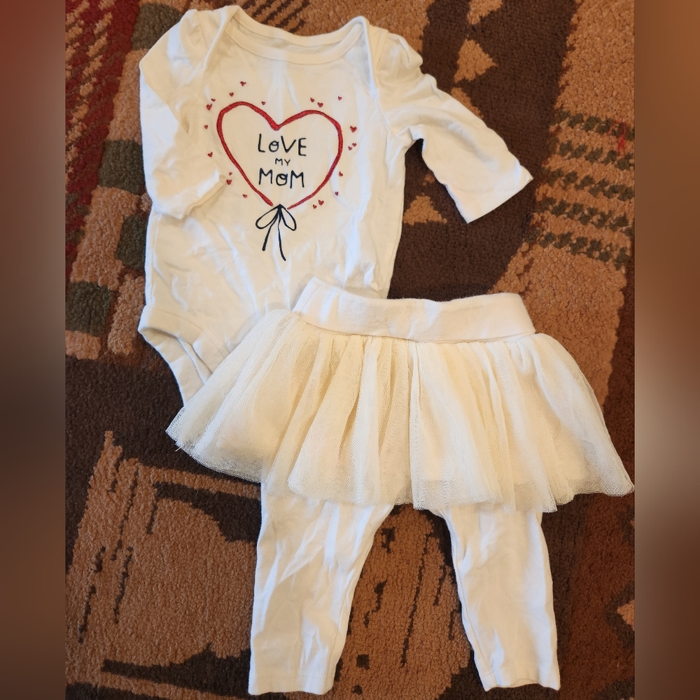 3/$25!! Baby gap infant girls cream 2 piece set size 0-3 & 3-6 month